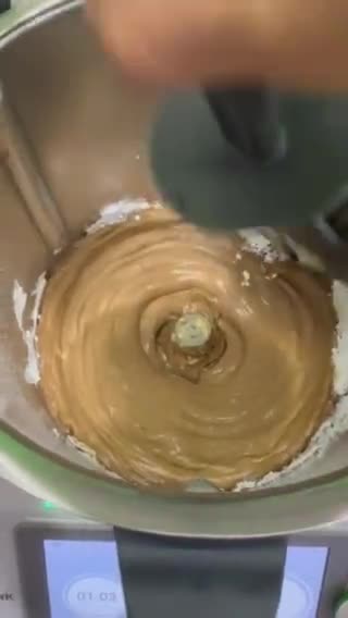 Gambar langkah 3 resipi Hazel Nutella Swiss Tart.