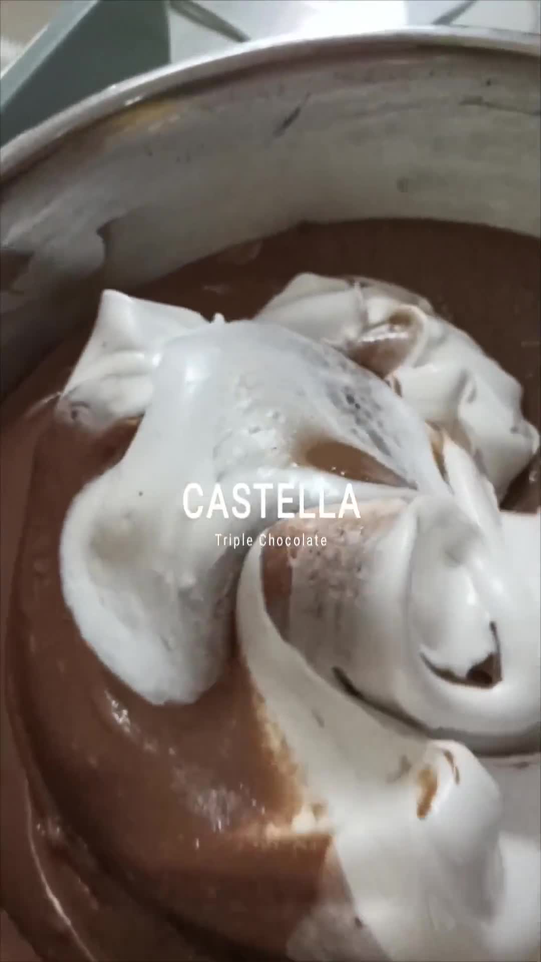 Foto langkah ke 6 dari resep Castella Triple Chocolate Gluten Free.