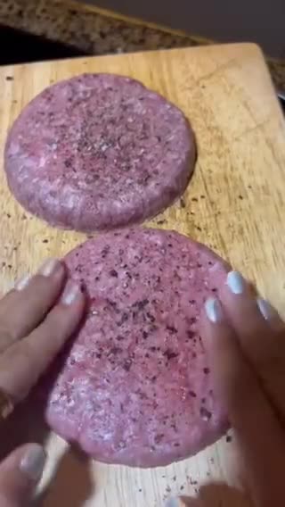 Hình bước làm 5 của món Đổi Gió Với Steak Burger và Khoai Tây Nướng Thảo Mộc