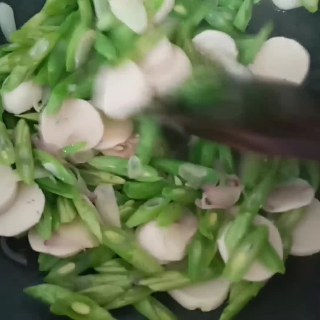 Foto langkah ke 3 dari resep Tumis Buncis Bakso Ikan.