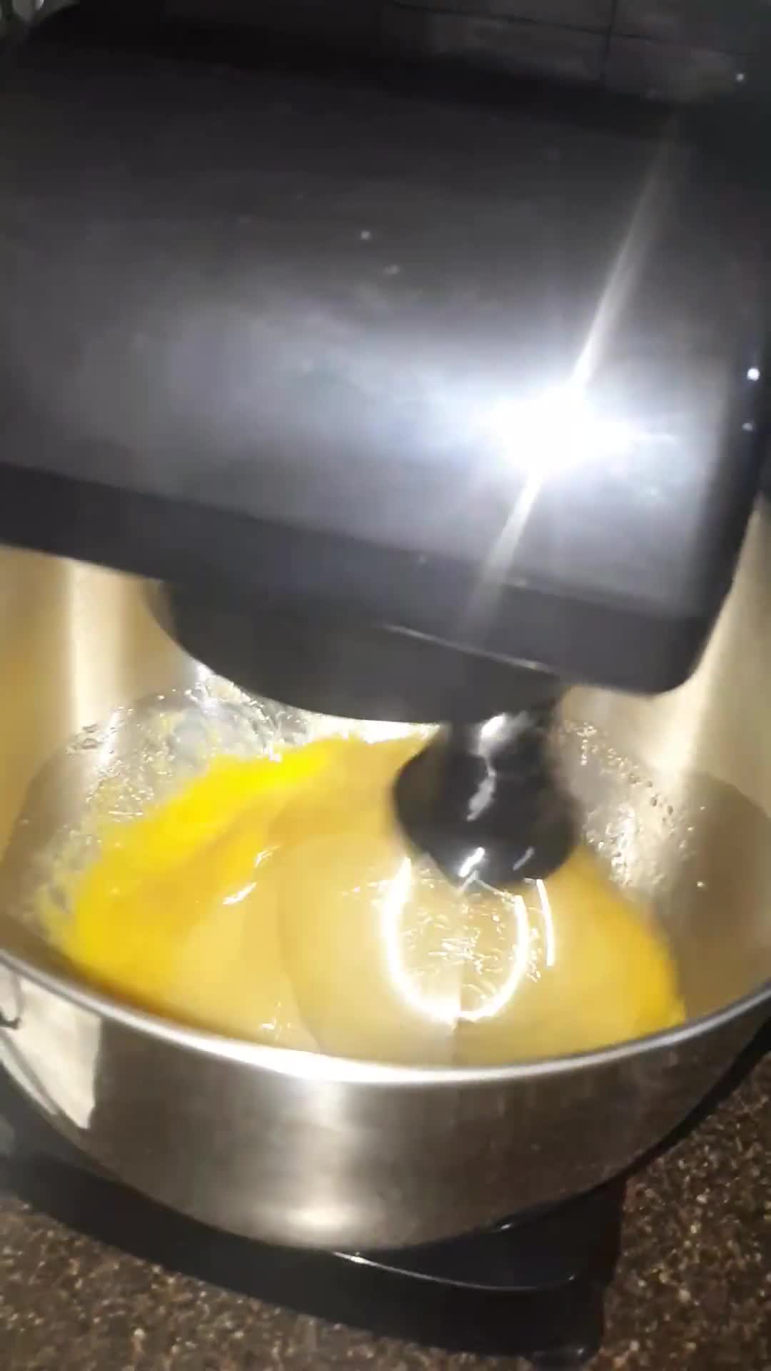 Foto del paso 1 de la receta: Bizcochuelo clásico casero