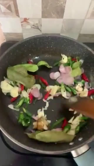 Foto langkah ke 2 dari resep Cumi Asin Cabe Ijo.