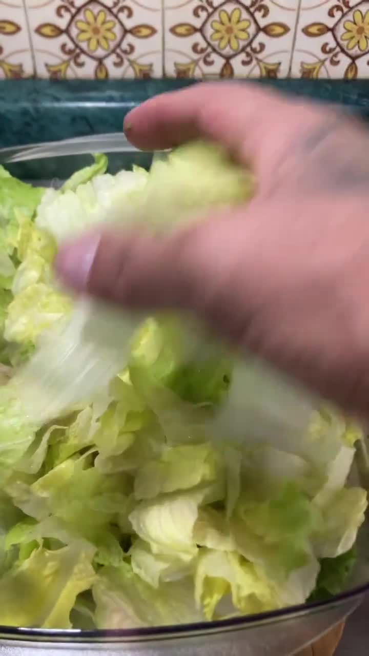 Foto del paso 1 de la receta: *Ensalada de Lechuga Romana con Manzana Verde y Vinagreta Agridulce*