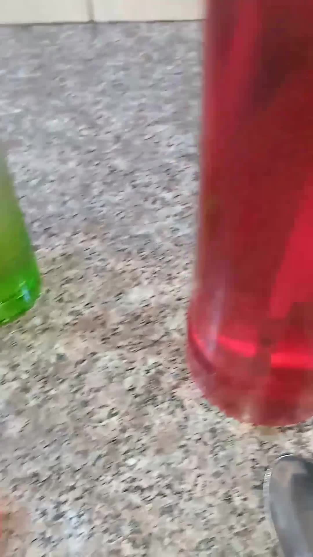 Une image de l'étape 1 de Sucette glacée 🍭 au sirop de grenadine.