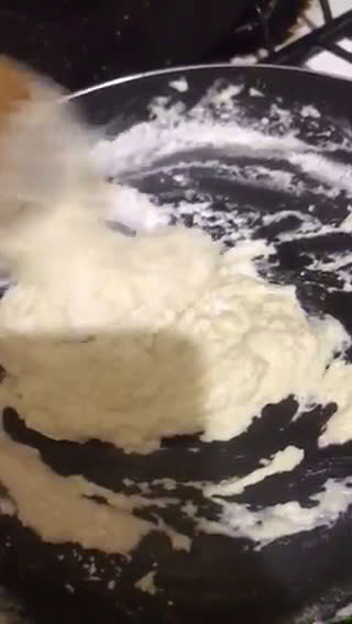 Foto del paso 1 de la receta: Pizza de sartén más fácil que tu ex!