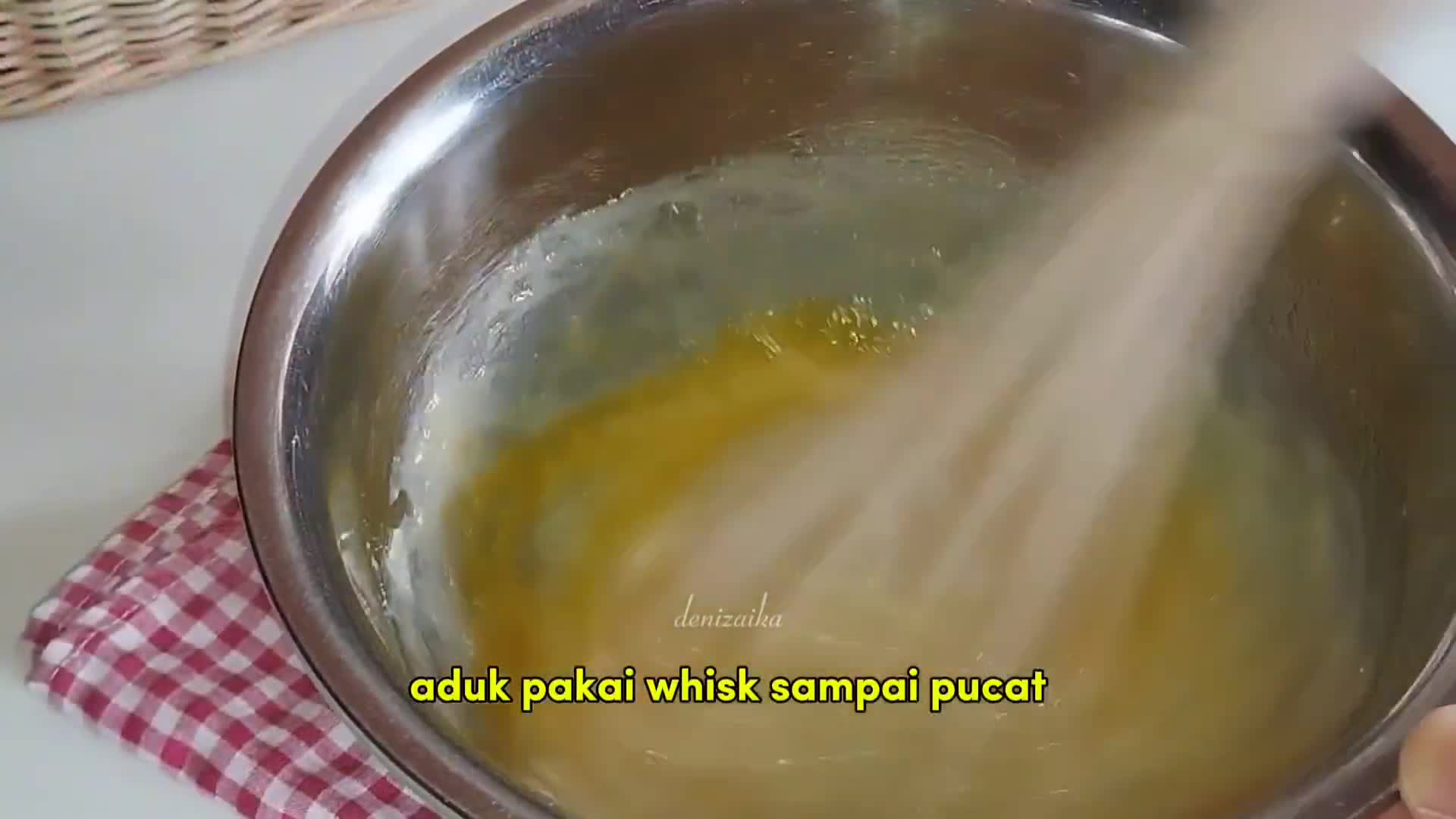 Foto langkah ke 3 dari resep Red Velvet Tanpa Terigu (No Mixer, Bisa Oven/Kukus).