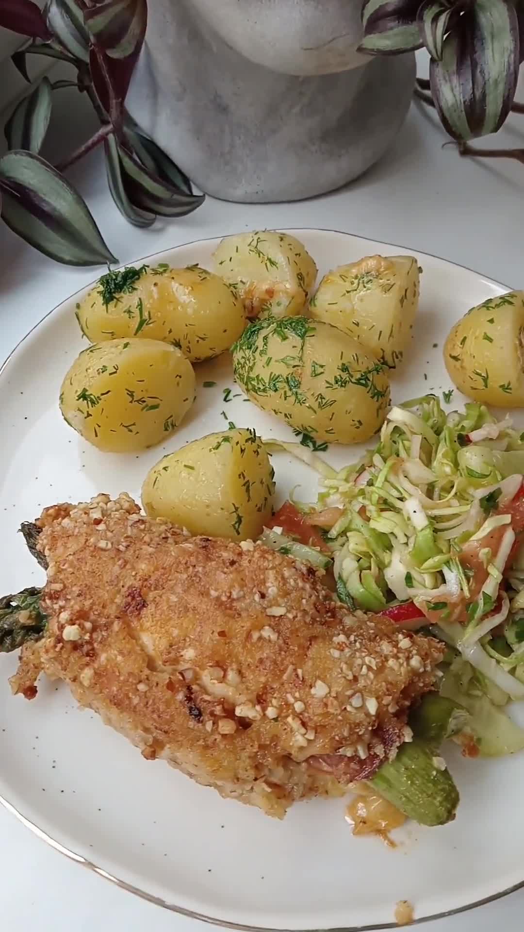 Roladki z piersi kurczaka ze szparagami w migdałowej panierce krok przepisu 4 zdjęcie