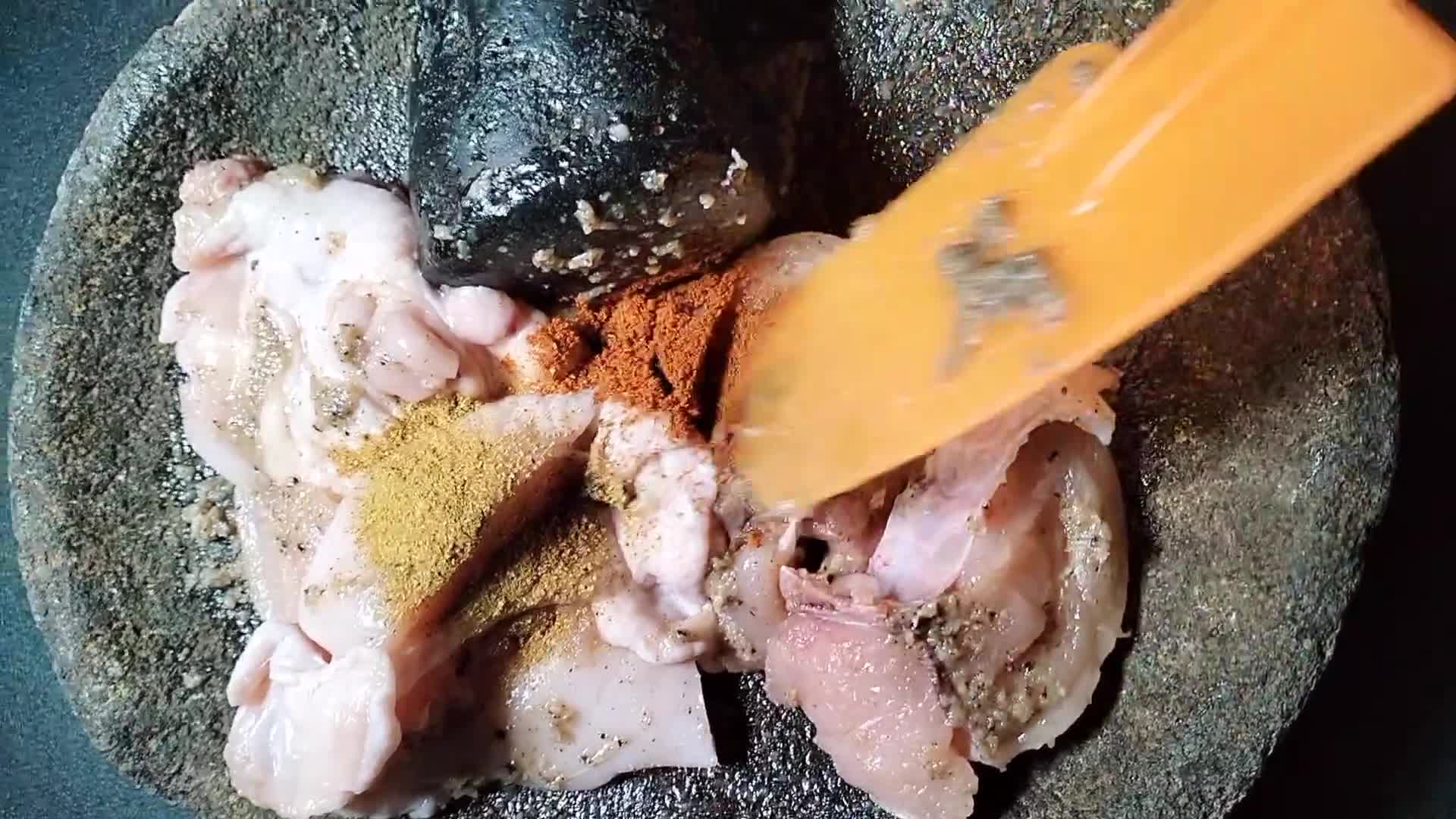 Foto langkah ke 2 dari resep Ayam Geprek Kari.