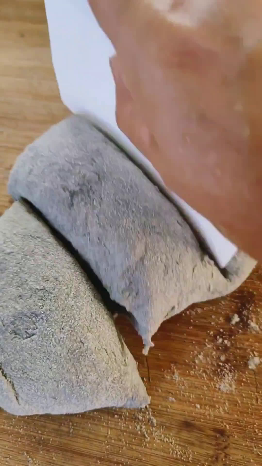 Foto del passaggio 2 della ricetta Focaccia al nero di seppia gourmet