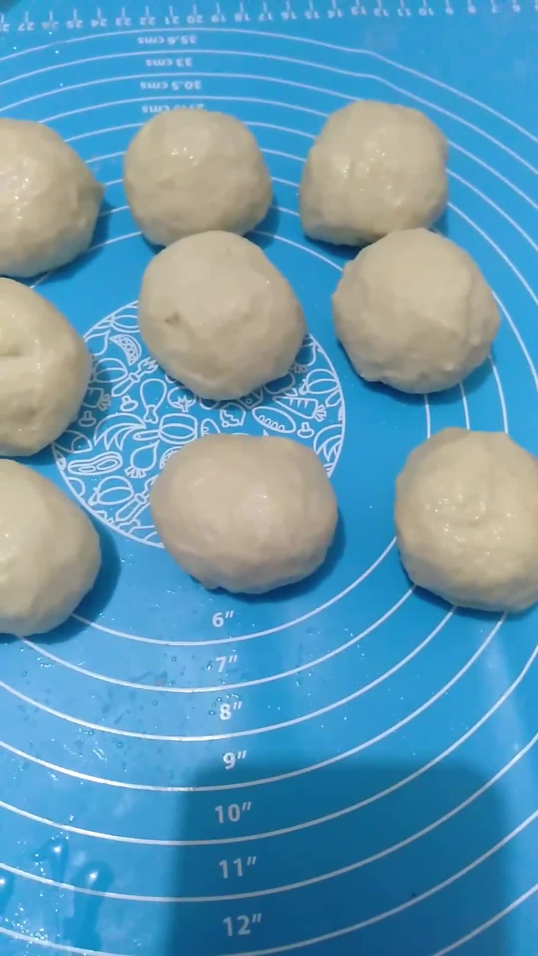 Foto langkah ke 4 dari resep Garlic Butter Naan.