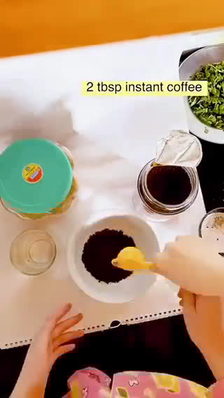 Hình bước làm 1 của món Cà phê bọt biển - Dalgona coffee - Frothy cafe
