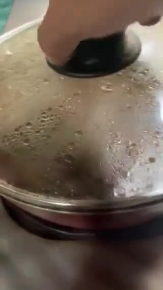 Foto del paso 1 de la receta: Mole almendrado con pollo y arroz rojo