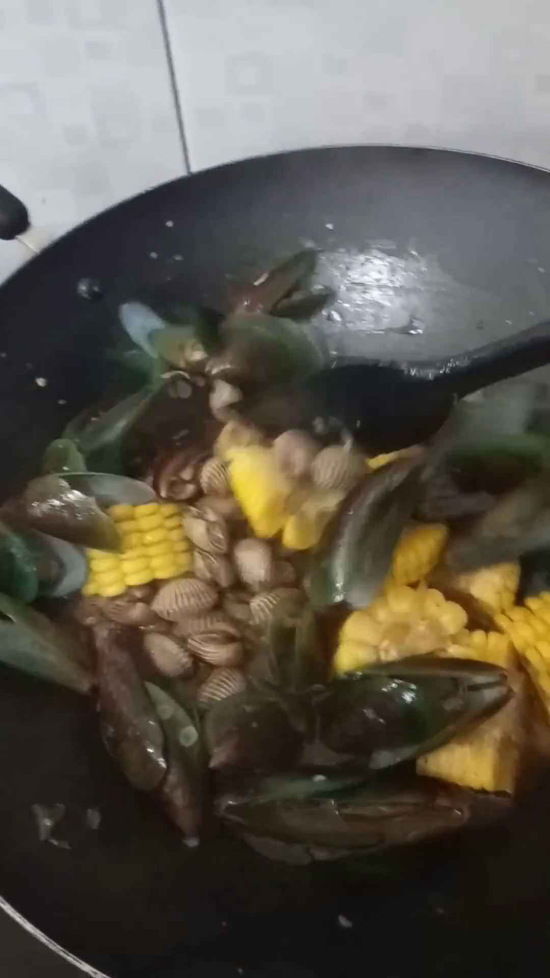 Foto langkah ke 3 dari resep Kerang bumbu saos tiram.