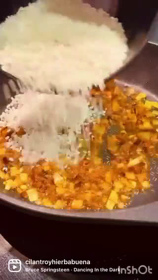 Foto del paso 3 de la receta: Arroz meloso de carrilleras