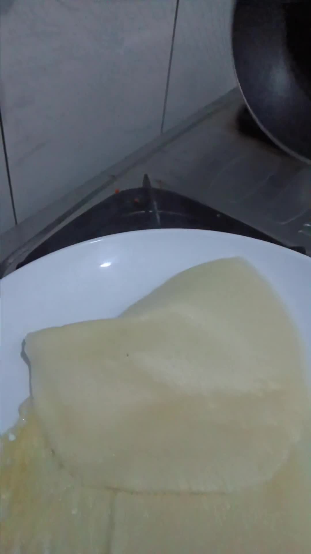 Foto langkah ke 4 dari resep Kulit risoles lembut elastis.