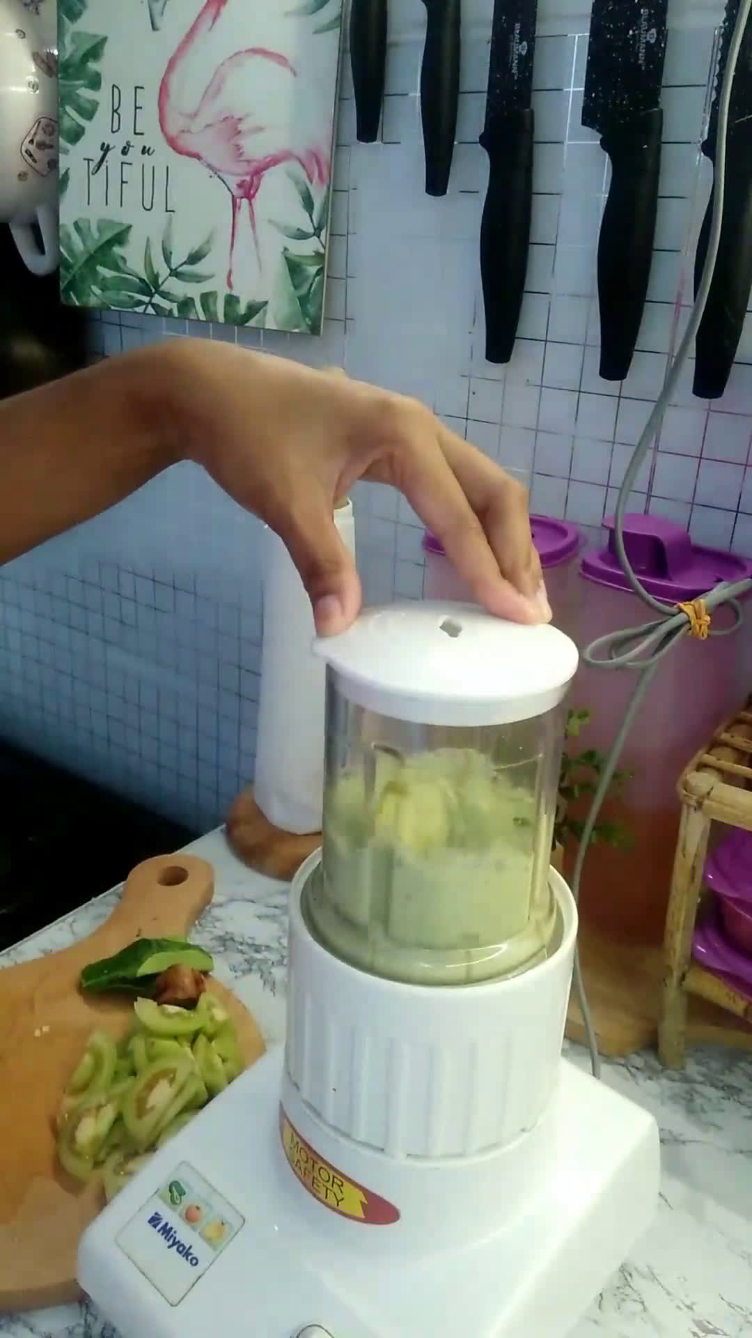 Foto langkah ke 1 dari resep Tongkol suwir lombok ijo.