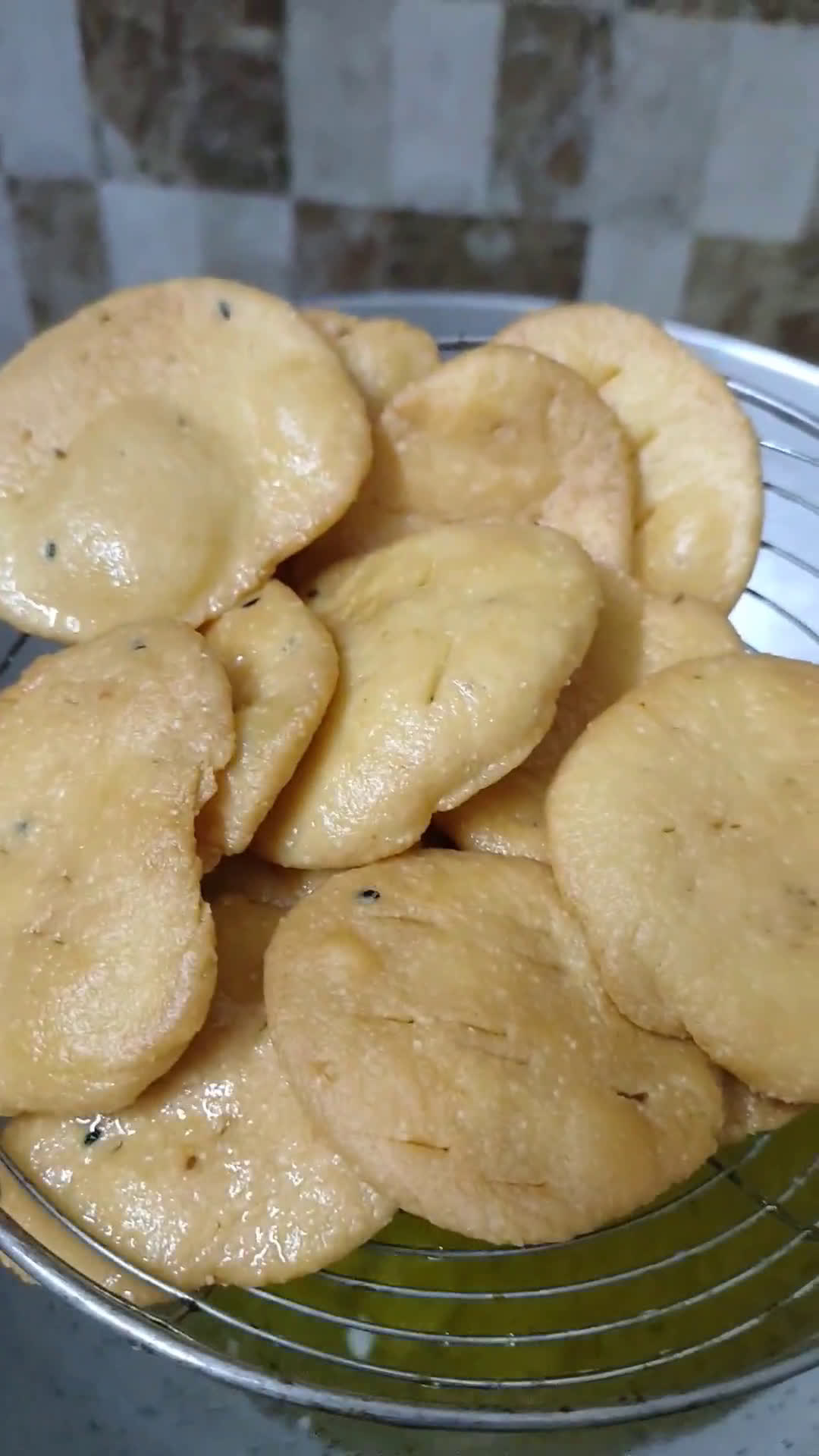 होली के पकवान मठरी (holi ke pakwan mathri recipe in Hindi) रेसिपी चरण 8 फोटो
