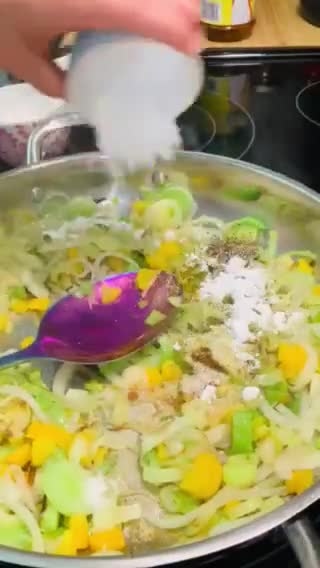 Foto del paso 4 de la receta: Sopa de Poro con Champiñones. #lacocinadeconsuelo #titanaty