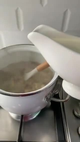 صورة لخطوة 4 من وصفة شوربة الهليون بالمشروم والكريمه