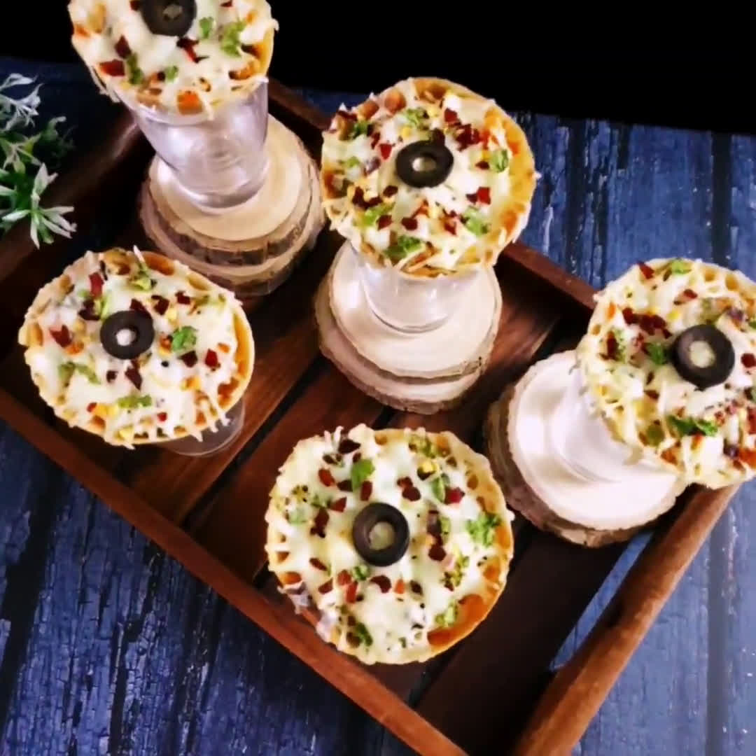 રોટી કોન પીઝા પંચ (Roti cone Pizza punch recipe in Gujarati) રેસીપી સ્ટેપ15ફોટો