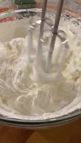 Foto langkah ke 2 dari resep Simple Whipping Cream (2 Bahan).
