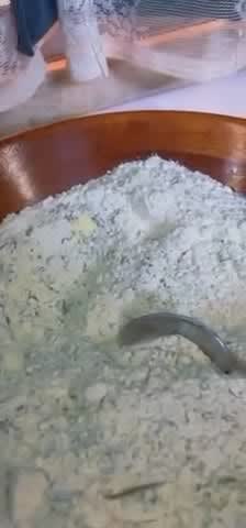 صورة لخطوة 3 من وصفة فطيره بالاعشاب العطريه الجافه