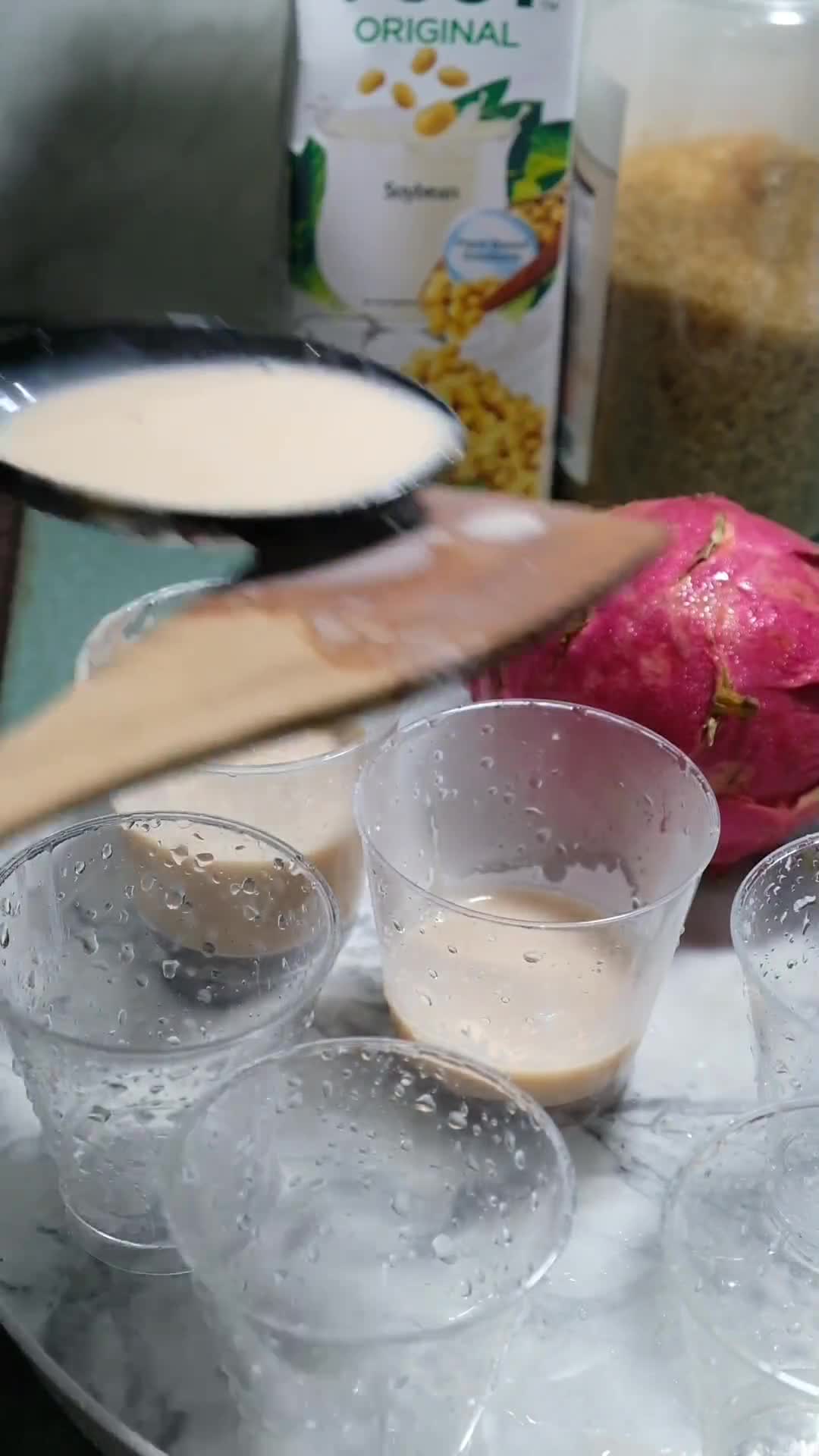 Gambar langkah 3 resipi Panna Cotta Buah Naga Konnyaku Jelly.