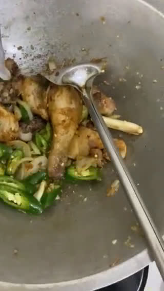 Foto langkah ke 3 dari resep Ayam kecap manis pedas.
