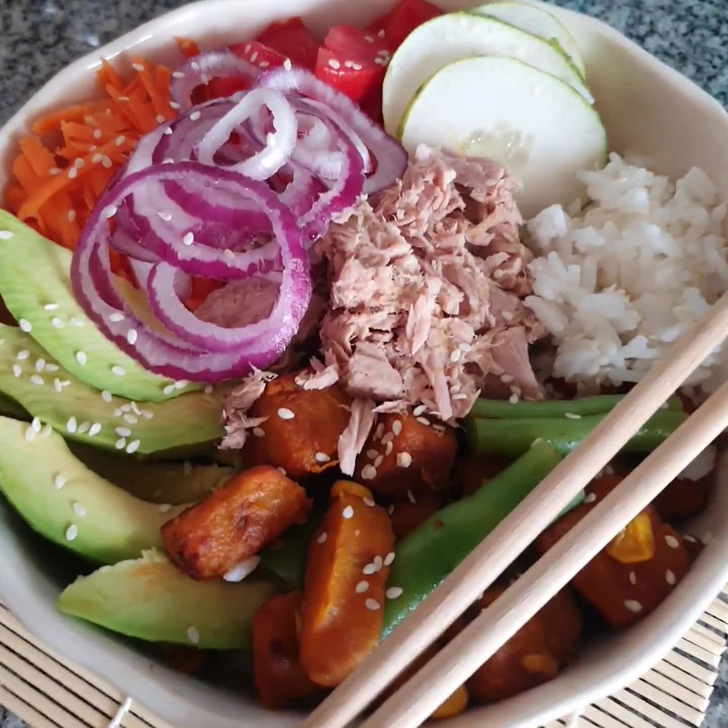 Foto del paso 3 de la receta: 🥢🍚 Poke bowl "otoñal" con calabaza, choclo y chauchas 🍲