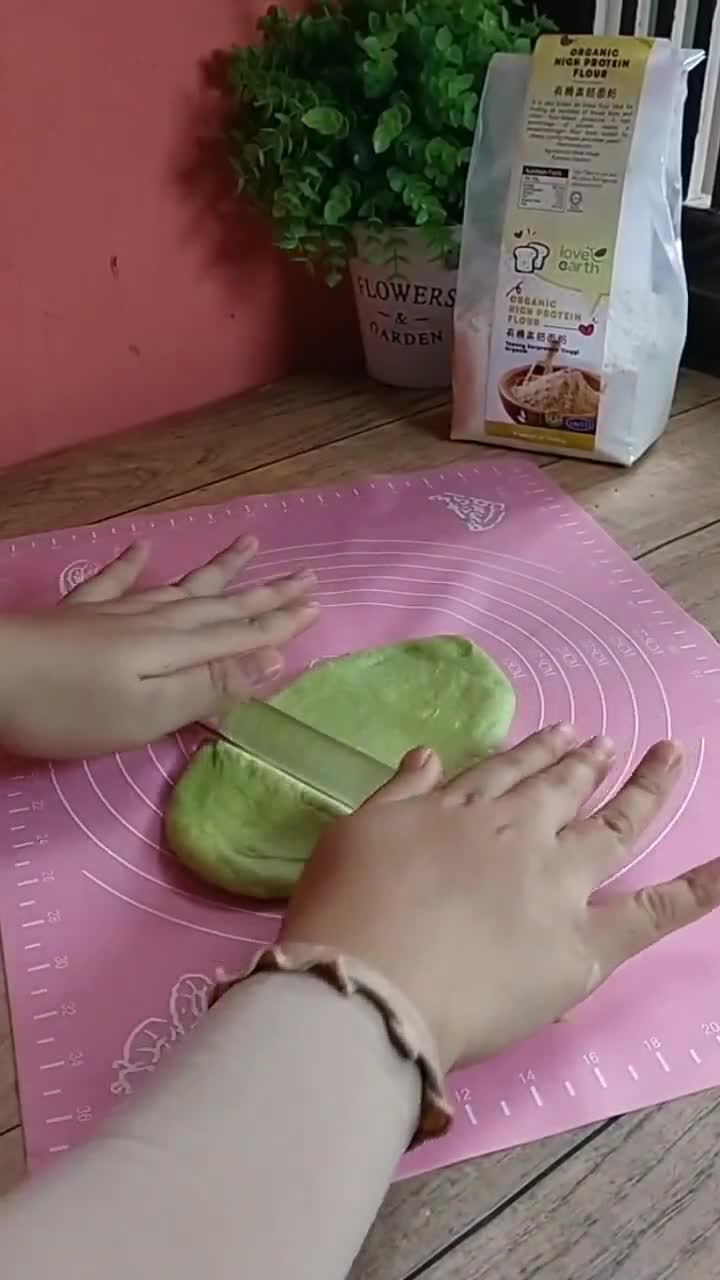 Gambar langkah 1 resipi Roti kukus pandan.