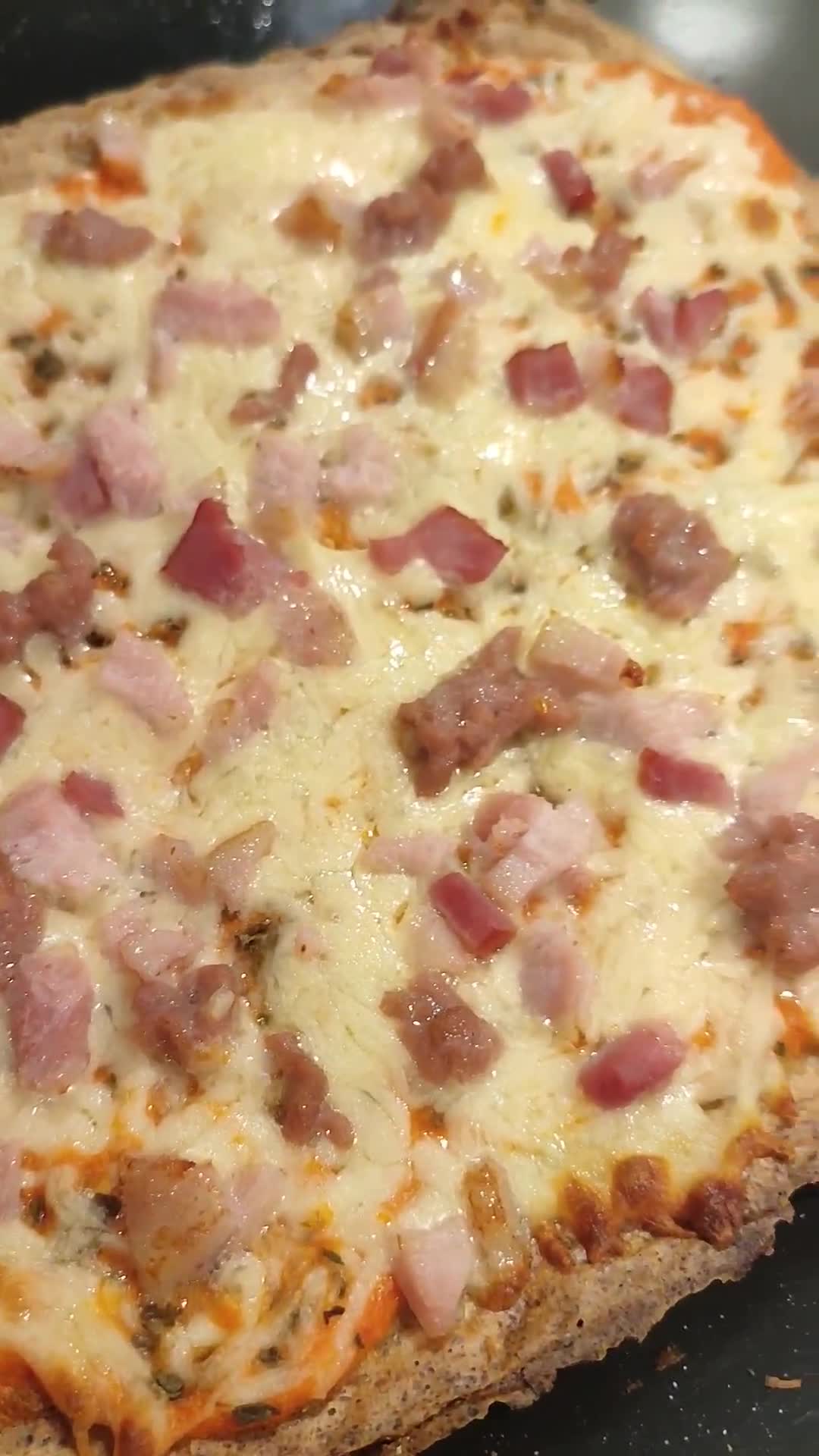 Foto del paso 5 de la receta: Pizza 🍕 Con base de Quinoa y trigo sarraceno