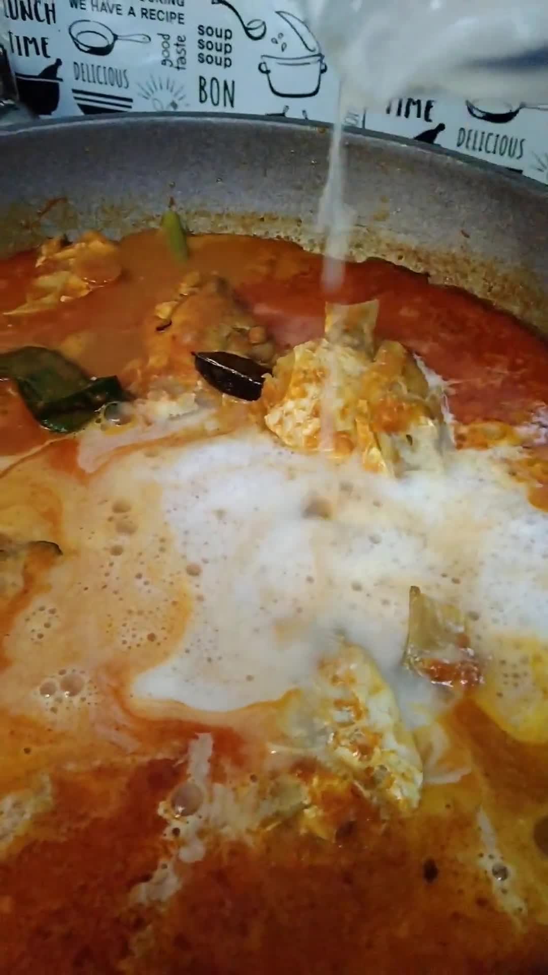 Gambar langkah 2 resipi Kari kepala ikan.
