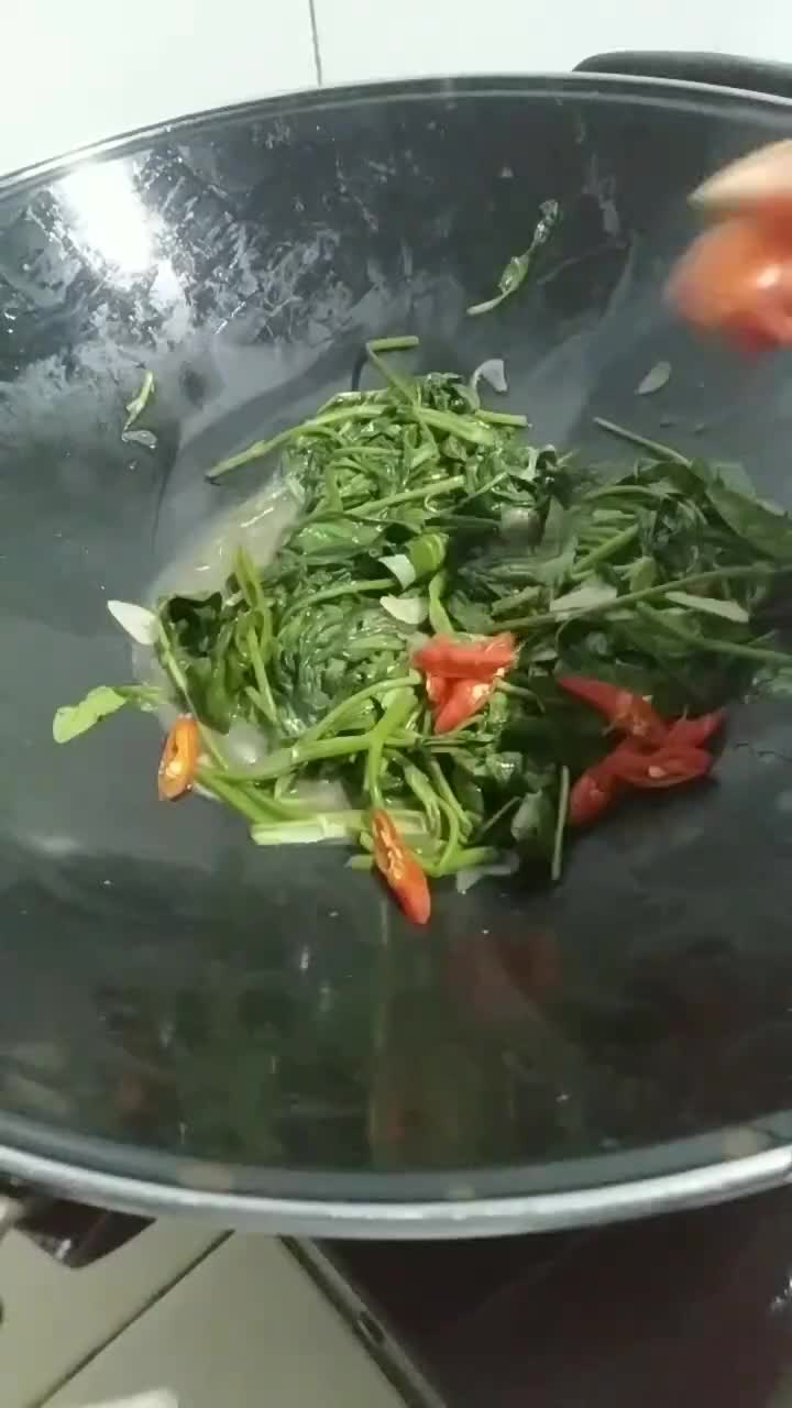 Foto langkah ke 4 dari resep Tumis Kangkung.