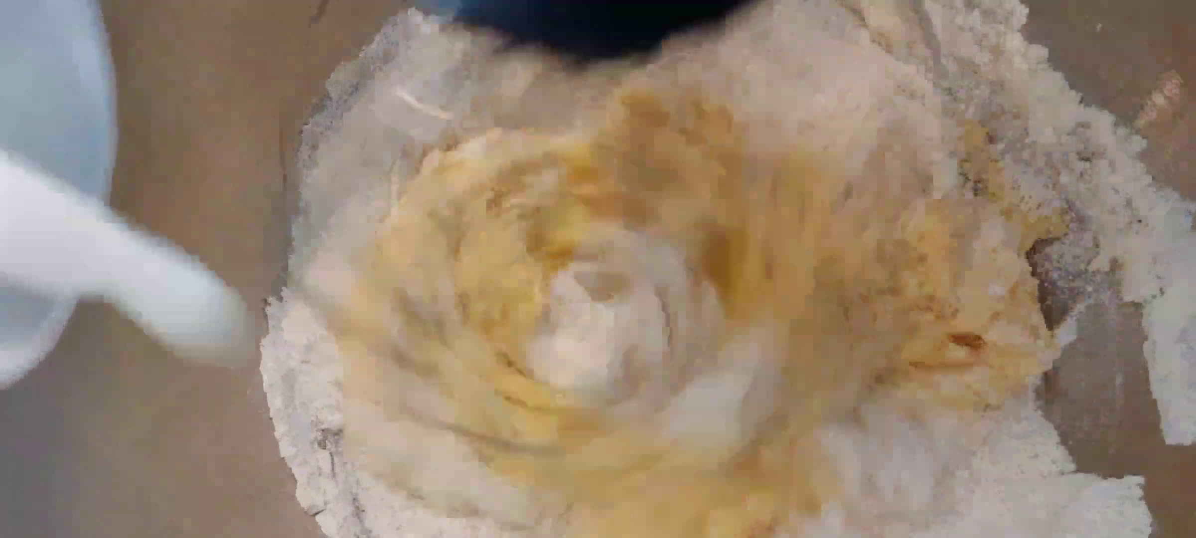 Une image de l'étape 2 de Minis cakes chèvre lardons et mozarella.