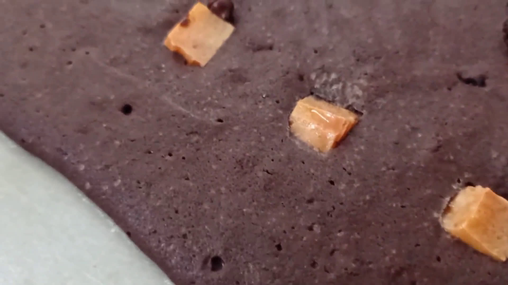 Foto langkah ke 6 dari resep Fudgy brownies shiny crust.