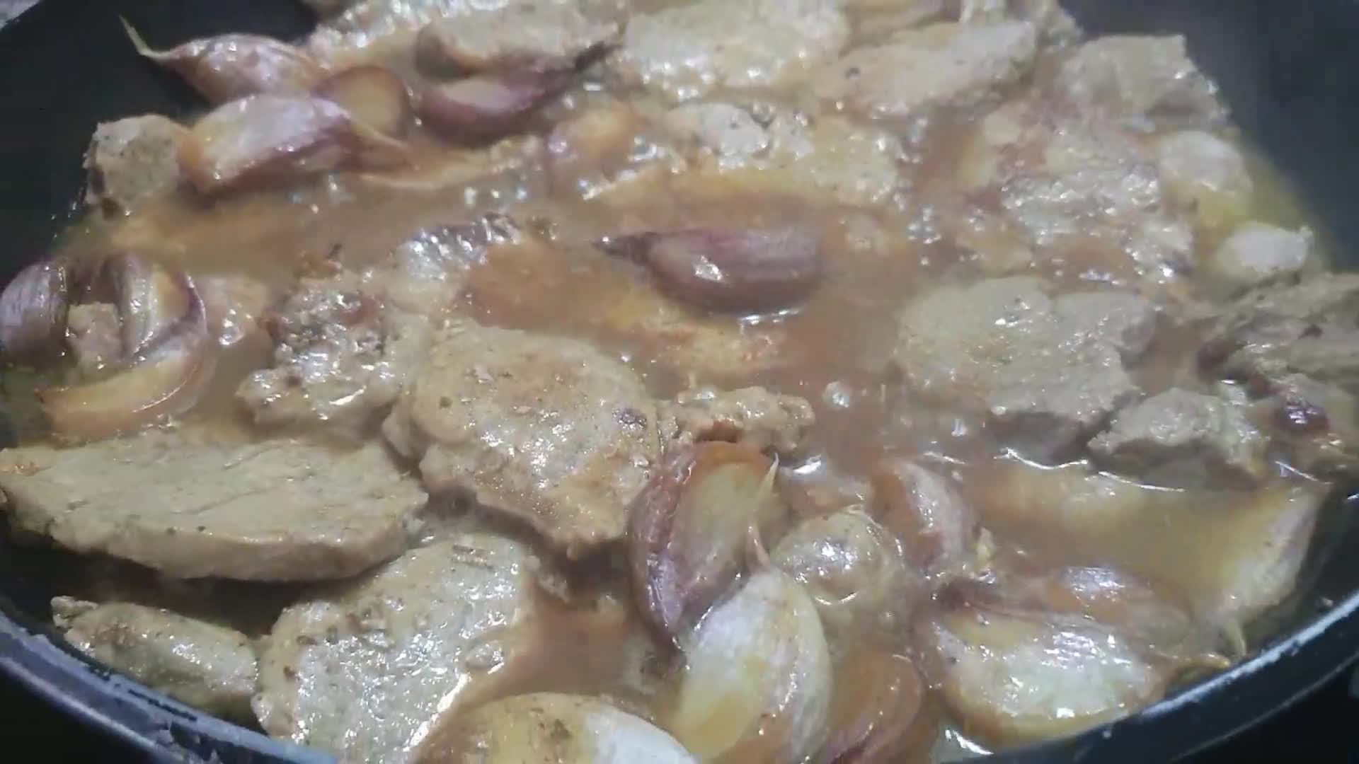Foto del paso 1 de la receta: Arroz meloso con solomillo y portobello al whisky 🍷 🥩 💚