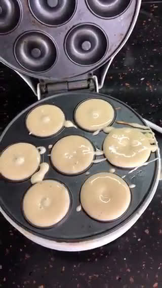 A picture of step 3 of Donuts🍩.