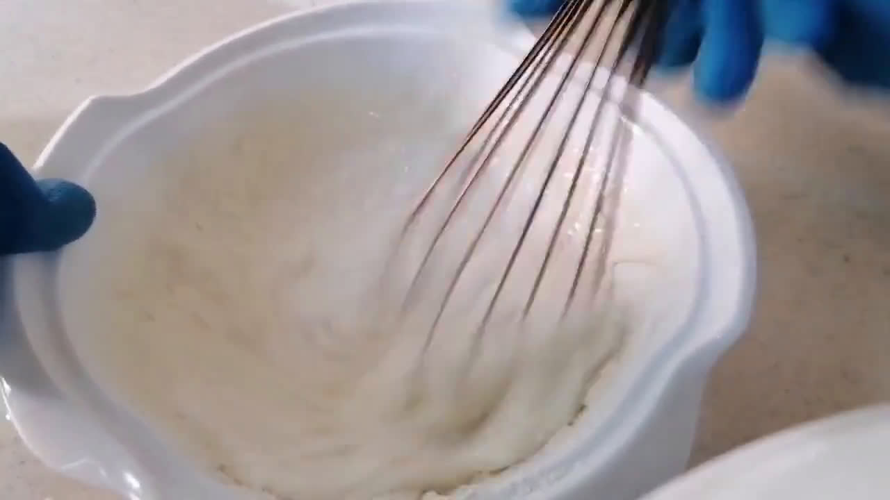 صورة لخطوة 2 من وصفة عجينه قطايف بدون سميد 🥟