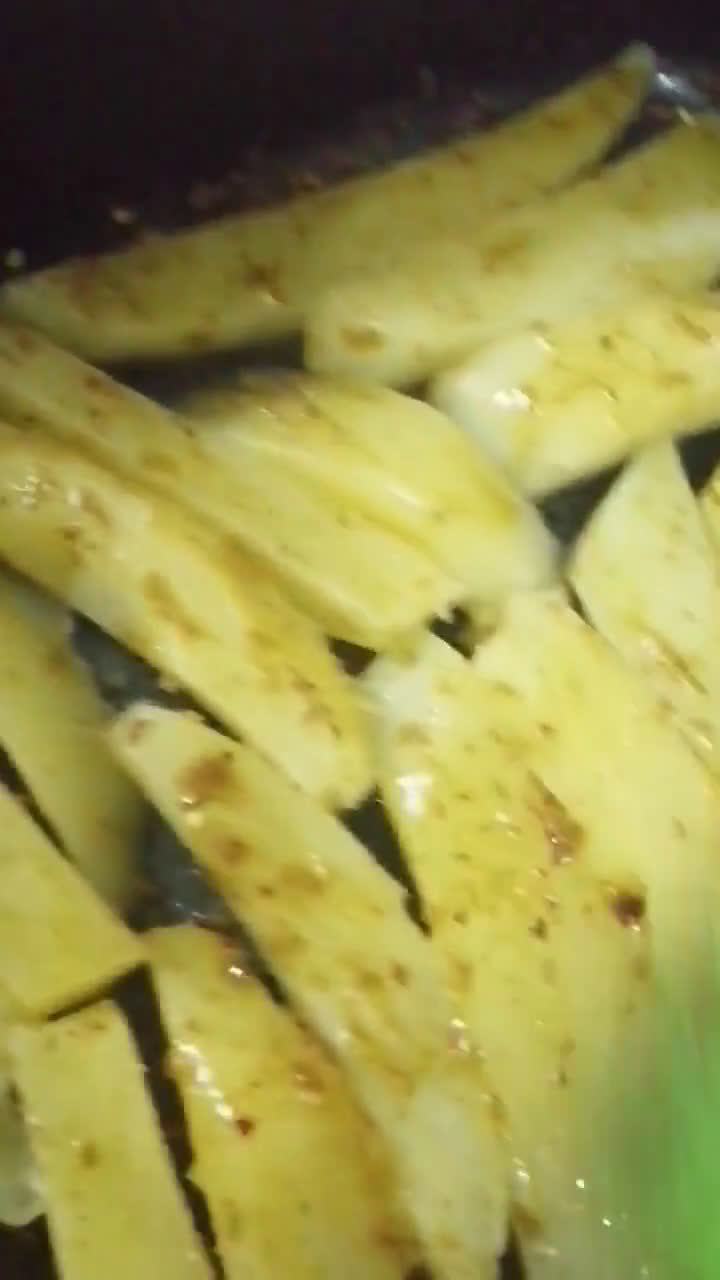 صورة لخطوة 3 من وصفة الذ ودجز على طريقتي 😋🥔
