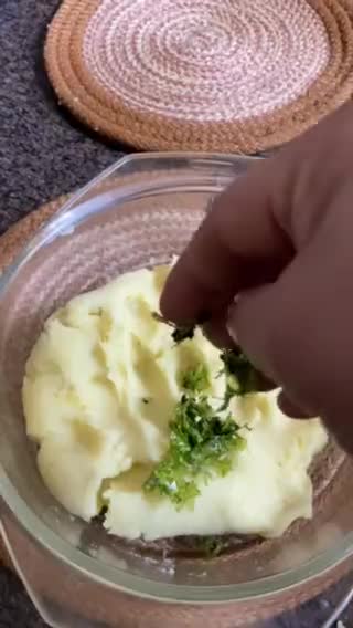ख़स्ता आलू कचौड़ी(khasta aloo kachodi recipe in hindi) रेसिपी चरण 2 फोटो