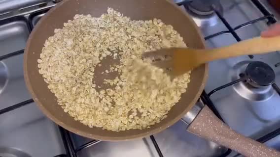 صورة لخطوة 1 من وصفة بار الطاقه(الشوفان بالتمر والمكسرات)