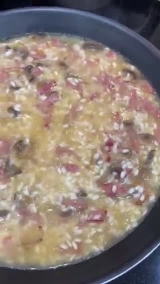 Foto del paso 5 de la receta: Risotto de champiñones, cebollita y bacon!