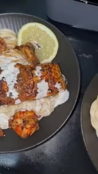 Foto del paso 1 de la receta: Pasta con gambas y salmón