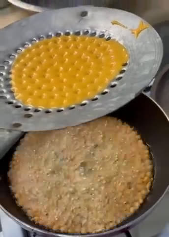 બુંદી લાડુ (Boondi Ladoo Recipe In Gujarati) રેસીપી સ્ટેપ4ફોટો