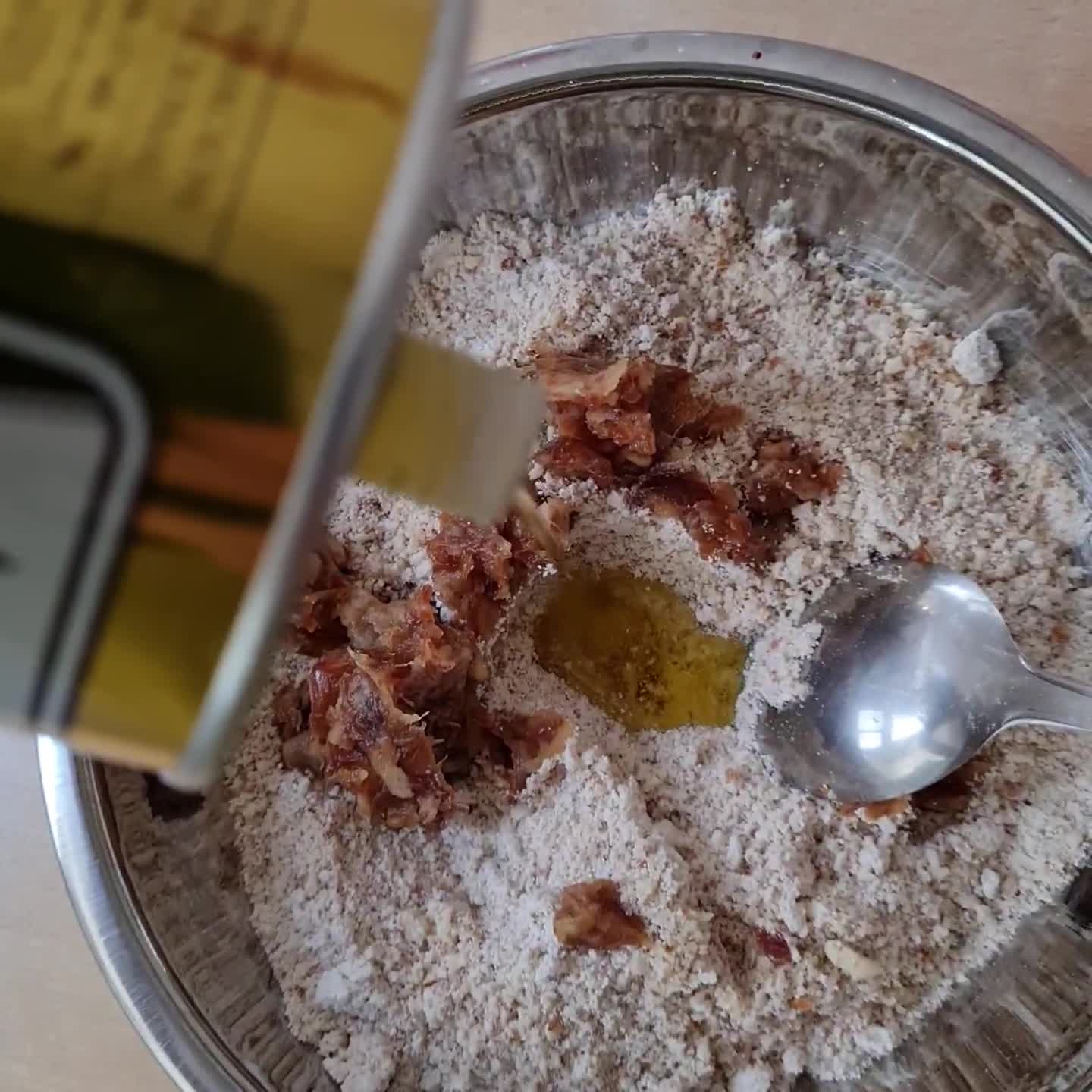 Foto del paso 4 de la receta: Galletas de almendras y dátiles 🌱 sin azúcares agregados