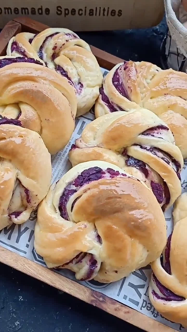 Foto langkah ke 8 dari resep Purple Sweet Potato Bread(Roti Ubi Ungu).