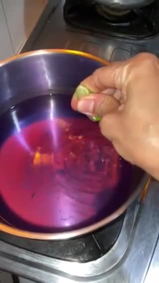 Foto langkah ke 2 dari resep Es Timun Bunga Telang.