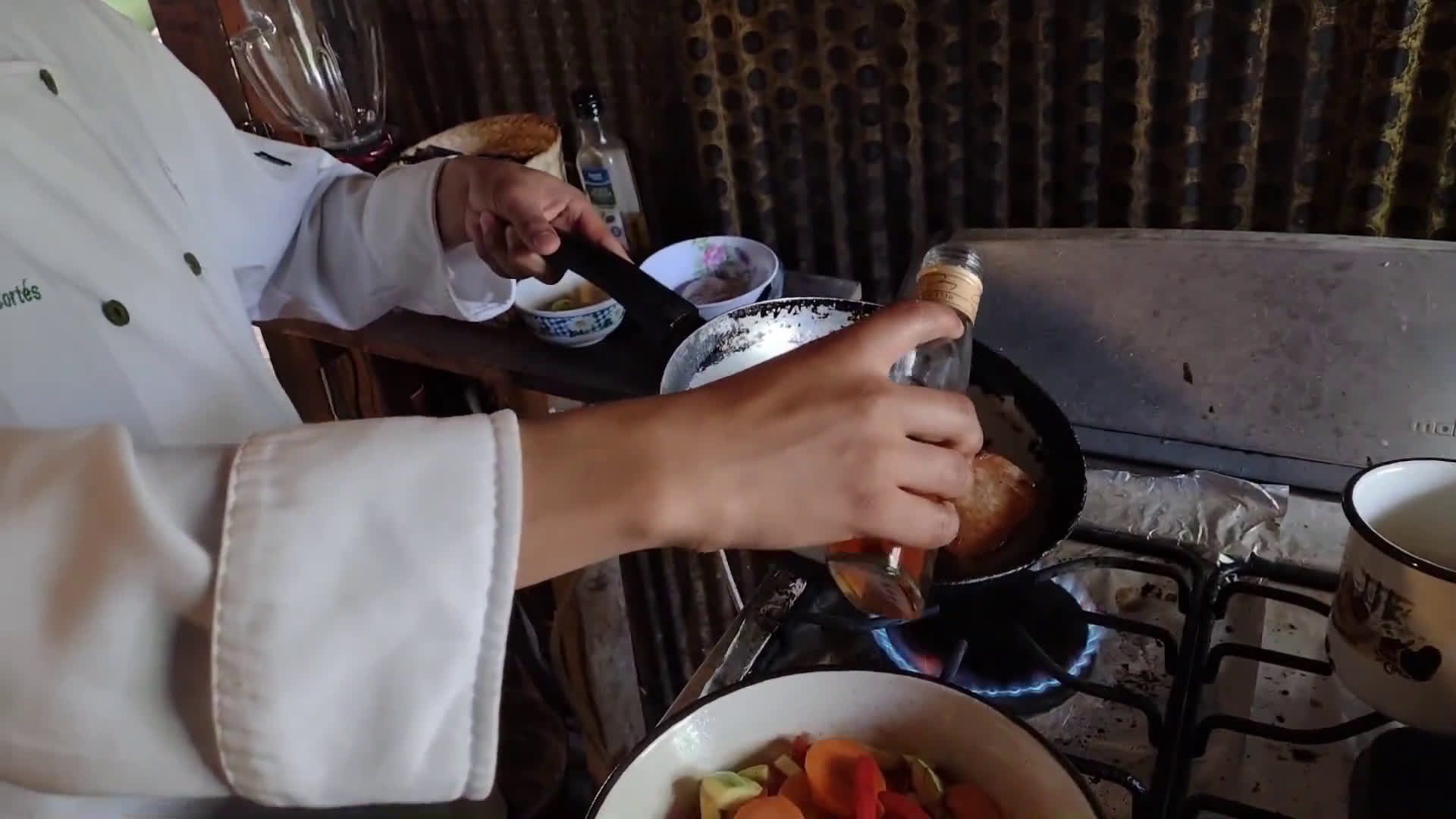 Foto del paso 3 de la receta: Lomo de cerdo flameado con verduras