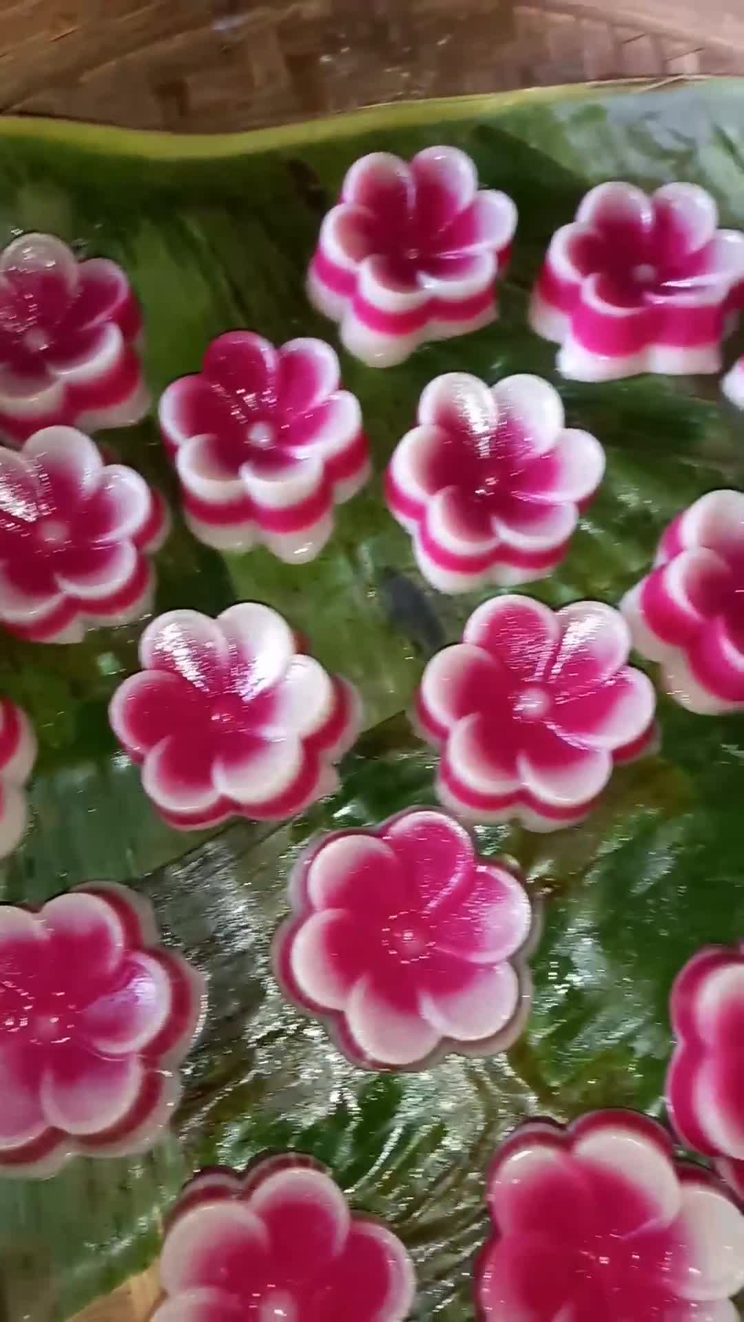 Foto langkah ke 5 dari resep Kue Lapis Bunga.