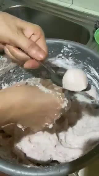 Foto langkah ke 5 dari resep Bakso Ikan Tenggiri Tanpa Telor (video).